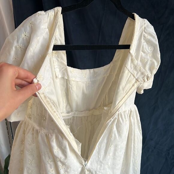 1970's Wedding Dress, Vintage White Eye-lit details, yellow ribbon, Size Medium - Picture 13 of 14